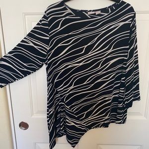 Chico’s Black/White Asymmetrical Top - Size 16/18P
